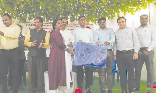 நபார்டு வங்கி மூலம் பழங்குடி இன மக்களுக்கு நலத்திட்ட உதவிகள்