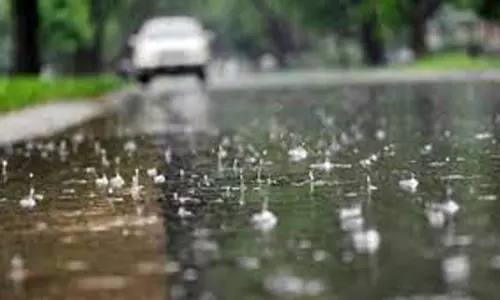 பரமத்திவேலூரில் சாரல் மழை