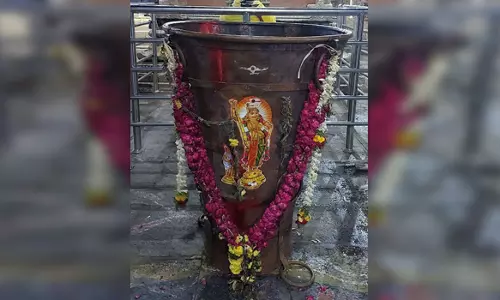 திருச்செங்கோடு ஊர் பொதுமக்கள் சார்பாகதீப கொப்பரை காணிக்கை