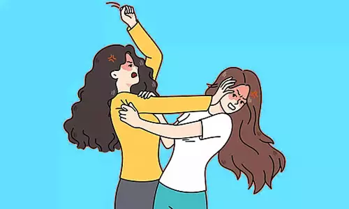 வடசேரி பஸ் நிலையத்தில் பெண்கள் சரமாரி தாக்குதல்