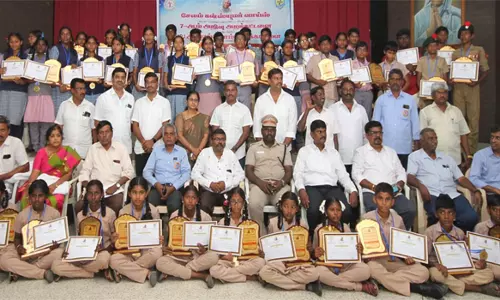 அரசுப்பள்ளி மாணவர்களுக்கானமதிப்புமிகு  மாணவர் விருது வழங்கல்