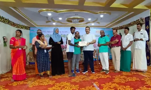 தோரணமலையில் மாரத்தான் ஓட்டப்பந்தயம் - கலெக்டர் பரிசு வழங்கினார்