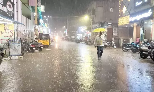 சீர்காழி சுற்றுவட்டார பகுதிகளில் பரவலாக மழை
