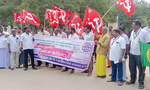 ஆட்டோ ஒட்டுனர்கள் சங்கத்தினர் ஆர்ப்பாட்டம்