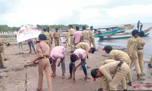 மனோரா கடற்கரையில் தூய்மை பணி