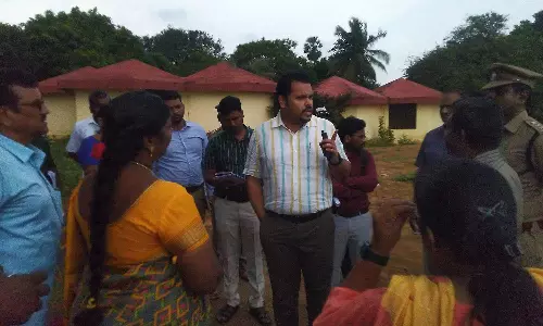 சுற்றுலாபயணிகளிடம் அடாவடியாக நுழைவுகட்டணம் வசூலித்தால் வழக்குப்பதிவு