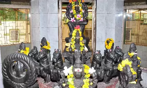 ஞாயிறு தலத்தில் நவக்கிரகம் இல்லை