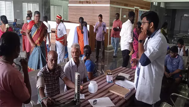 நாமக்கல்லில் புதியதாக திறக்கப்பட்ட அரசு மருத்துவக்கல்லூரி மருத்துவமனையில் இன்று முதல் சிகிச்சை தொடங்கியது நாமக்கல்லில் புதியதாக திறக்கப்பட்ட அரசு மருத்துவக்கல்லூரி மருத்துவமனையில் இன்று முதல் சிகிச்சை தொடங்கியது