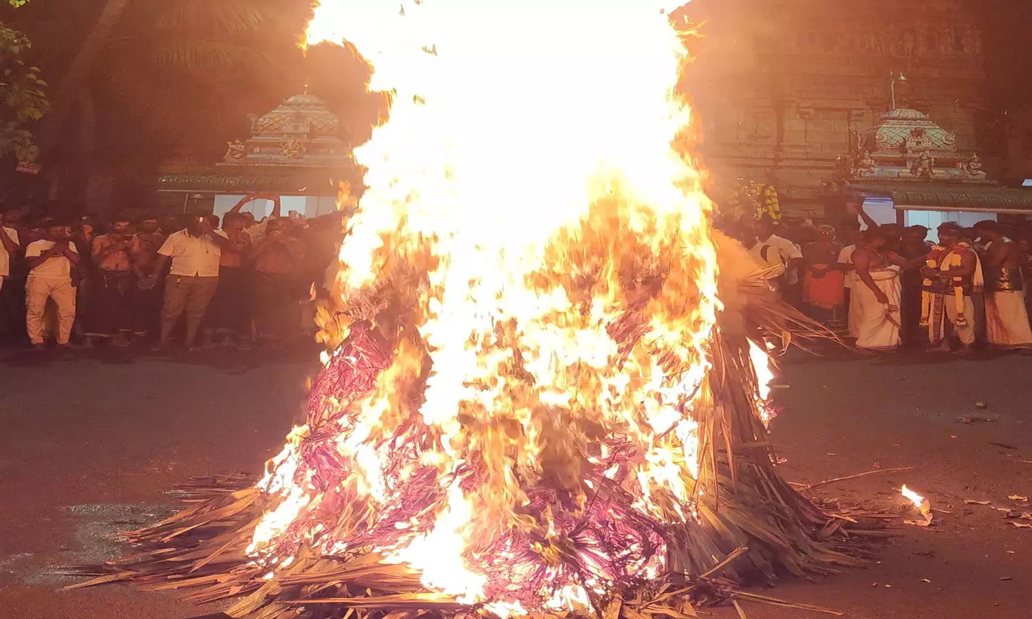 கார்த்திகை தீபத் திருநாள் கொண்டாட்டம் கார்த்திகை தீபத் திருநாள் கொண்டாட்டம்