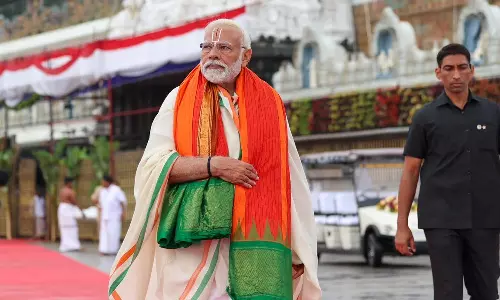 திருப்பதி கோவிலில் பிரதமர் மோடி சாமி தரிசனம்