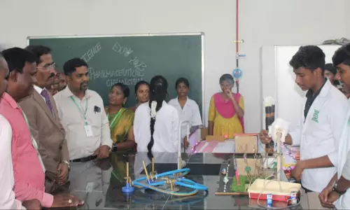 பெரம்பலூரில் மருந்தியல் கண்காட்சி