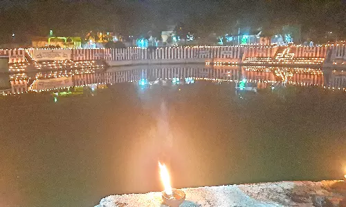 கார்த்திகை தீபத்திருவிழாவையொட்டி குமரி மாவட்ட கோவில்களில் சொக்கப்பனை கொளுத்தப்பட்டது