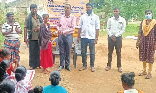 போட்டியில் வென்ற மாணவர்களுக்கு பரிசு வழங்கல்