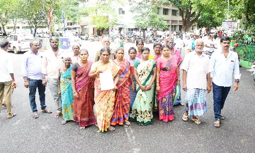 கஸ்பா ரெயில்வே மேம்பாலத்தில் தடுப்பு சுவர் அமைக்க வேண்டும்