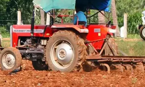 சாலையில் ஏர் ஓட்டியதால் பரபரப்பு