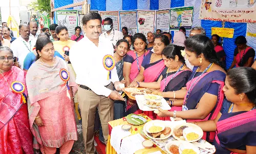 வேலூர் கலெக்டர் அலுவலகத்தில் கண்காட்சி