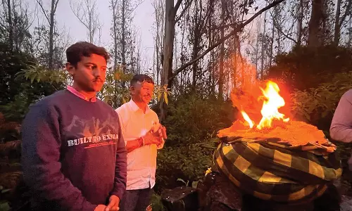 ஊட்டி எல்கில் முருகன் கோவிலில் மகாதீபம்