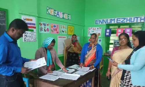 கோத்தகிரி வாக்குச்சாவடி மையங்களில் அதிகாரிகள் ஆய்வு