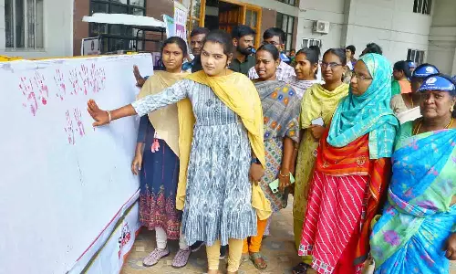 பெண்களுக்கு எதிரான வன்முறை ஒழிப்பு தின  கையெழுத்து இயக்கம்- கைரேகை பதிவு நிகழ்ச்சி