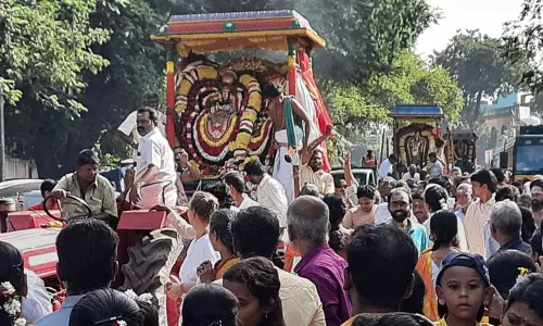 திருவண்ணாமலை தீபத் திருவிழாவில் அண்ணாமலையார் கிரிவலம்