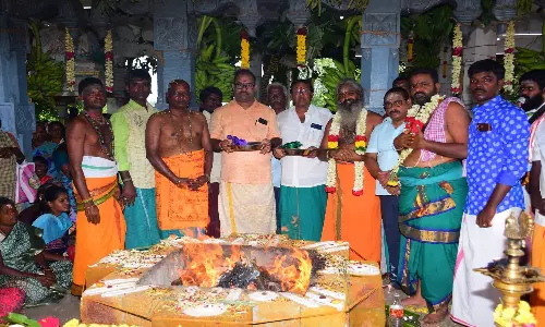 விக்கிரவாண்டி அருகே  கார்த்திகை தீப சங்காபிஷேக விழா