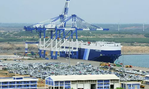 மந்திரி சபை அனுமதி: இலங்கை துறைமுகத்தில் பெட்ரோலிய சுத்திகரிப்பு ஆலை அமைக்கும் சீன நிறுவனம்