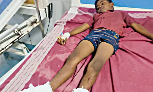 6 வயது சிறுவன் உள்பட 5 பேரை சரமாரியாக வெட்டிய வாலிபர்கள்: போதையா-ஜாதி பிரச்சினையா?