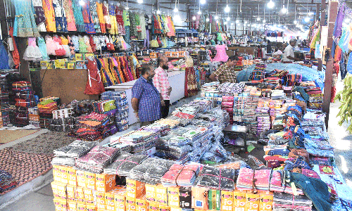 ஈரோடு ஜவுளி சந்தை வெறிச்சோடியது