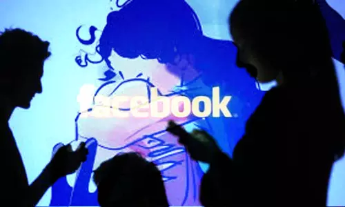 பேஸ்புக் மூலம் அறிமுகமான சிறுமியை காரில் கடத்தி பலாத்காரம்: வாலிபர் நண்பர்களுக்கும் விருந்தாக்கிய கொடூரம்