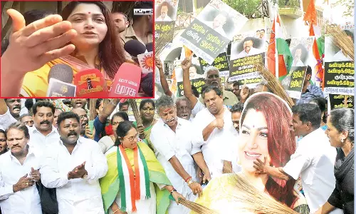 குஷ்புவுக்கு எதிராக காங்கிரசார் போராட்டம்; உருவ பொம்மை எரிப்பு-100 பேர் கைது