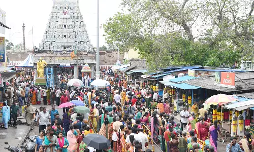 ஆதிபுரீஸ்வரர் கவசம் திறப்பு: 50 ஆயிரம் பக்தர்கள் தரிசனம்