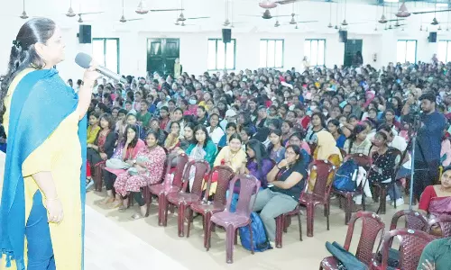 போலி ஆபாச வீடியோக்கள் பரவுவதால், புகைப்படங்களை பகிர்வதை தவிர்க்க வேண்டும்- சைபர்கிரைம் பெண் அதிகாரி