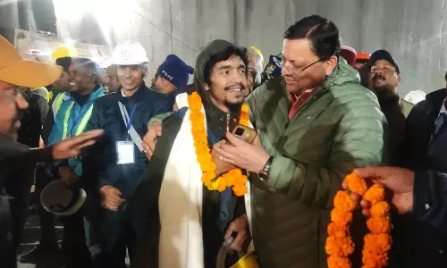 முடிவுக்கு வந்த 400 மணி நேர போராட்டம்: சுரங்கத்தில் சிக்கிய 41 தொழிலாளர்கள் பத்திரமாக மீட்பு