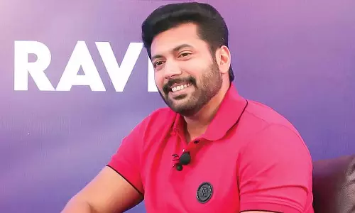 காதலிக்க நேரமில்லாமல் சுற்றும் ஜெயம் ரவி