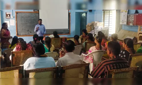 வாழப்பாடியில் பள்ளி மேலாண்மைக் குழுவினருக்கு பயிற்சி