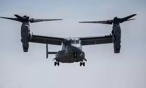 கடலில் விழுந்து நொறுங்கிய அமெரிக்க ராணுவ விமானம்- 8 பேரை தேடும் பணி தீவிரம்