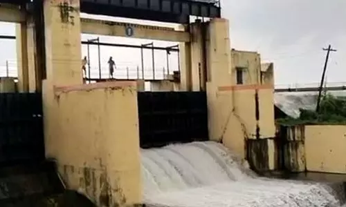 புழல் ஏரியில் இருந்து 200 கன அடி உபரி நீர் திறப்பு