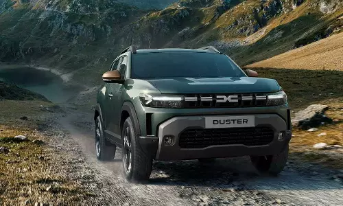 ஹைப்ரிட் ஆப்ஷன், அசத்தல் அப்டேட்ஸ்.. முற்றிலும் புதிய டஸ்டர் அறிமுகம்