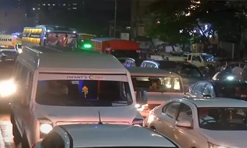 சுரங்கப்பாதைகள் மூடல்.. கடும் போக்குவரத்து நெரிசல்.. கனமழையில் சிக்கித் திணறும் சென்னை