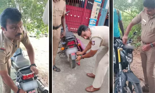 போலியாக போலீஸ் ஸ்டிக்கர்கள் ஒட்டிய 127 வாகனங்கள் கண்டுபிடிப்பு