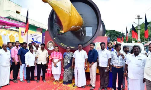 பேனா வடிவிலான முத்தமிழ் ஊர்திக்கு வரவேற்பு