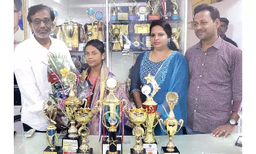 தேசிய செஸ் போட்டிக்கு தகுதிபெற்று ஆல்பா பள்ளி மாணவி சாதனை