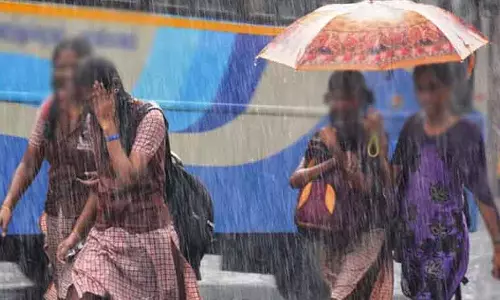 மழை காலங்களில் பள்ளிகளுக்கு விடுமுறை விடும் குழப்பங்களுக்கு விரைவில் தீர்வு: கல்வித்துறை தகவல்