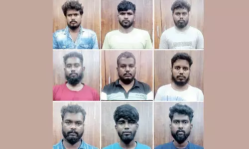 அழகான பெண்களின் புகைப்படங்களை அனுப்பி பணம் பறித்த கும்பல்... பெண் ஆசையில் பணம் இழந்தவர்கள் கண்ணீர்