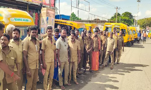 கடலூரில் ஷேர் ஆட்டோ டிரைவர்கள் திடீர்  வேலை நிறுத்த போராட்டம்
