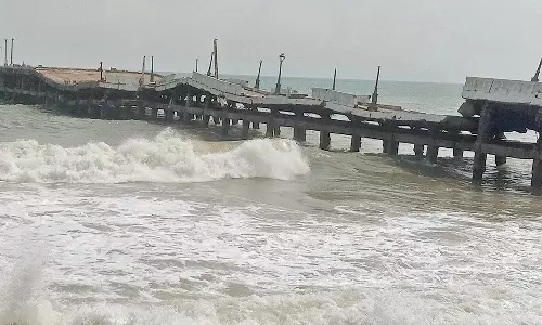 புதுச்சேரி மீனவர்கள் கடலுக்கு செல்ல வேண்டாம்: மீன்வளத்துறை எச்சரிக்கை