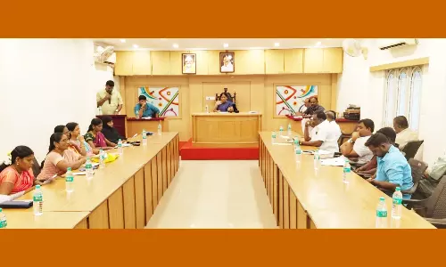 நகரமன்ற கூட்டத்தில் கவுன்சிலர்கள் - அதிகாரிகள் வாக்குவாதம்