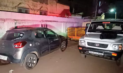 ரத்தக்கறையுடன் நின்ற கார்: மாயமான ஆசிரியை கதி என்ன?