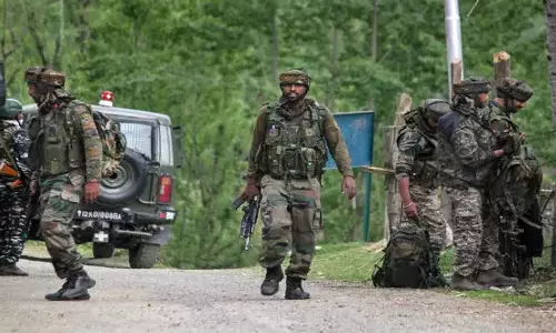 ஜம்மு காஷ்மீர் புல்வாமாவில் என்கவுண்டர்: பயங்கரவாதி சுட்டுக்கொலை