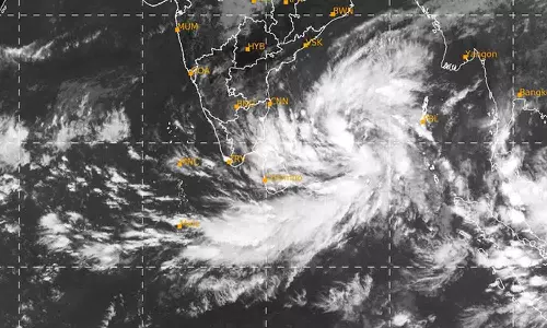 டிச.5-ந்தேதி புயல் கரையை கடக்கும்... வானிலை ஆய்வு மையத்தின் புதிய அறிவிப்பு